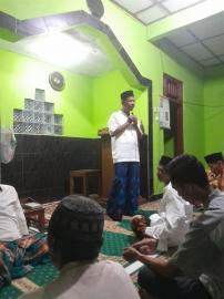 Sambang Warga Glompong dengan Tarawih Bersama